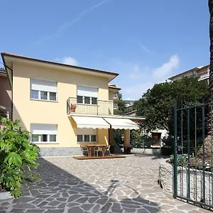 villa-delle-ciliegie.hotelitalianriviera.com/